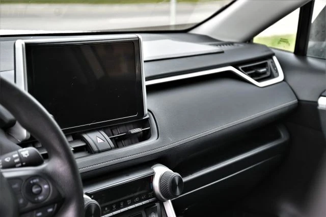 2025 Toyota RAV4 5th Gen - Image 9 of 17