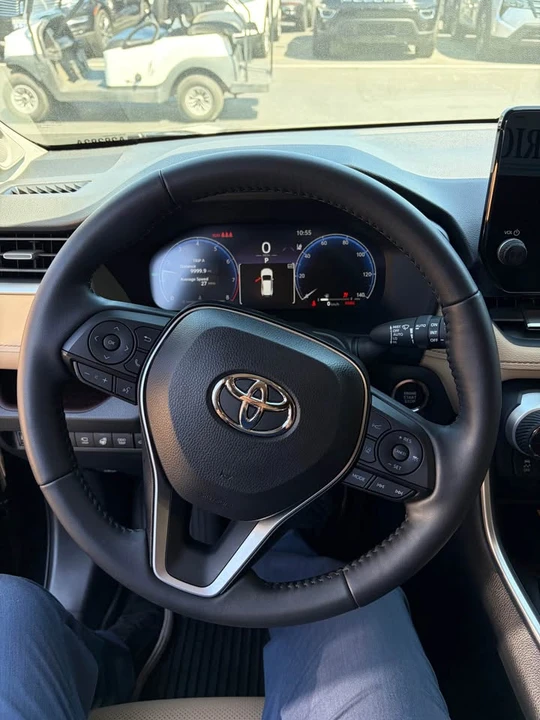 2025 Toyota RAV4 5th Gen - Image 6 of 12