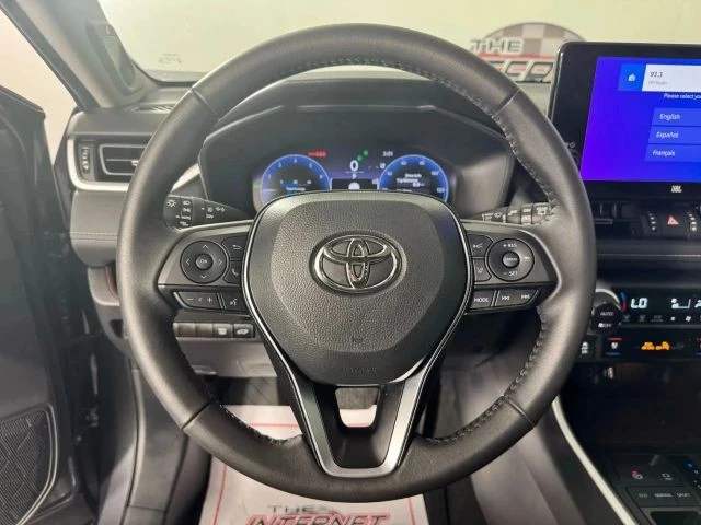 2025 Toyota RAV4 5th Gen - Image 13 of 21