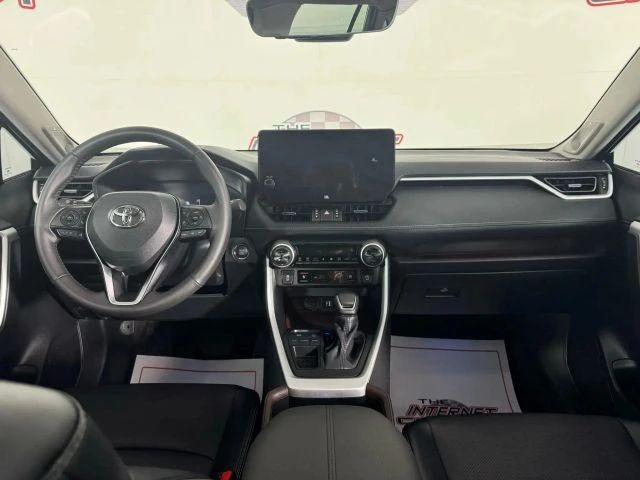2025 Toyota RAV4 5th Gen - Image 11 of 12
