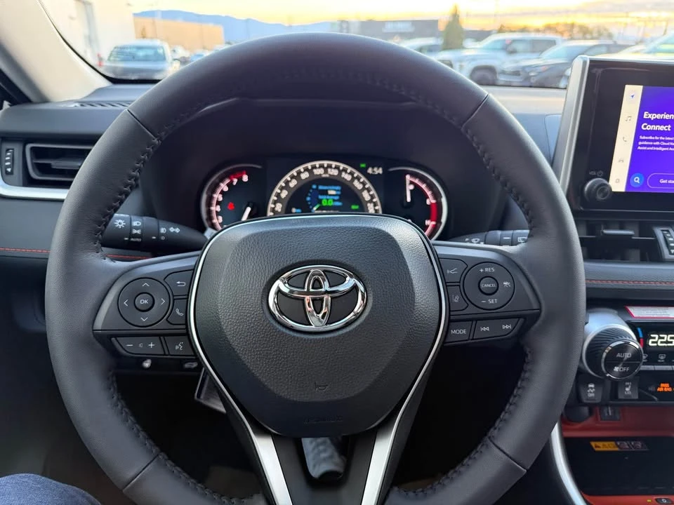 2025 Toyota RAV4 5th Gen - Image 8 of 9