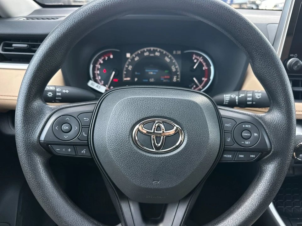 2025 Toyota RAV4 5th Gen - Image 25 of 31