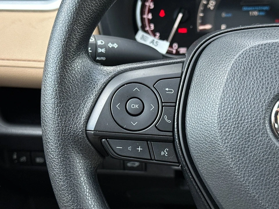 2025 Toyota RAV4 5th Gen - Image 26 of 31