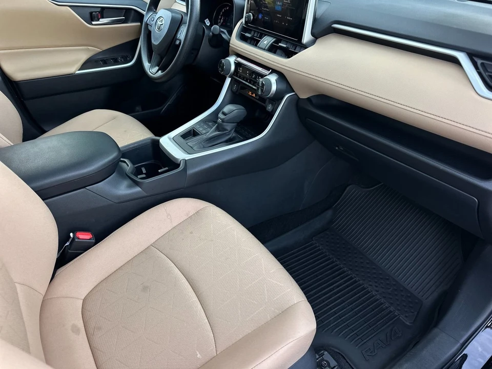 2025 Toyota RAV4 5th Gen - Image 17 of 31
