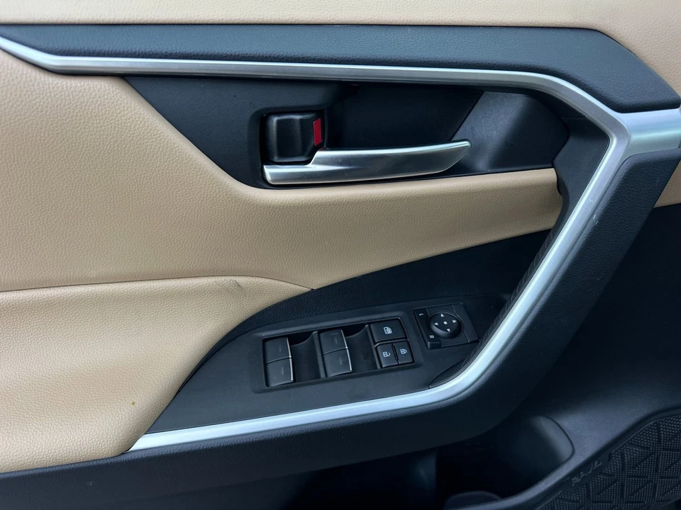 2025 Toyota RAV4 5th Gen - Image 11 of 31