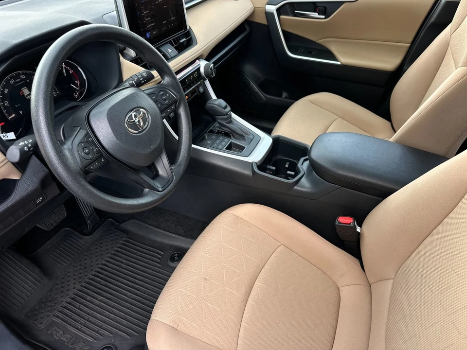 2025 Toyota RAV4 5th Gen - Image 10 of 31