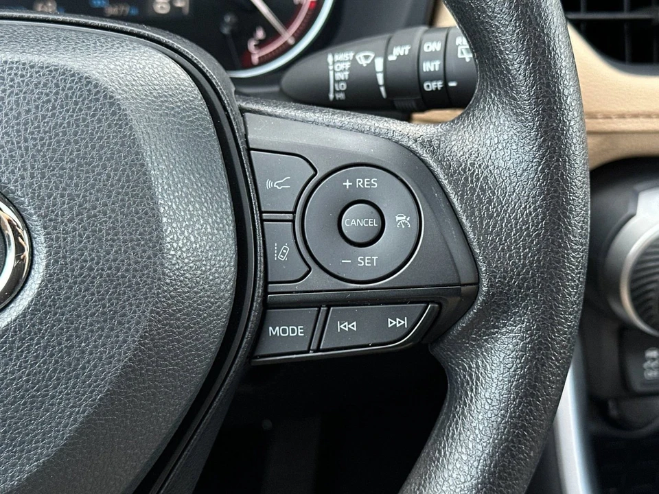 2025 Toyota RAV4 5th Gen - Image 27 of 31