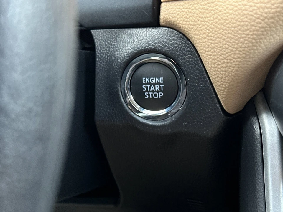 2025 Toyota RAV4 5th Gen - Image 24 of 31