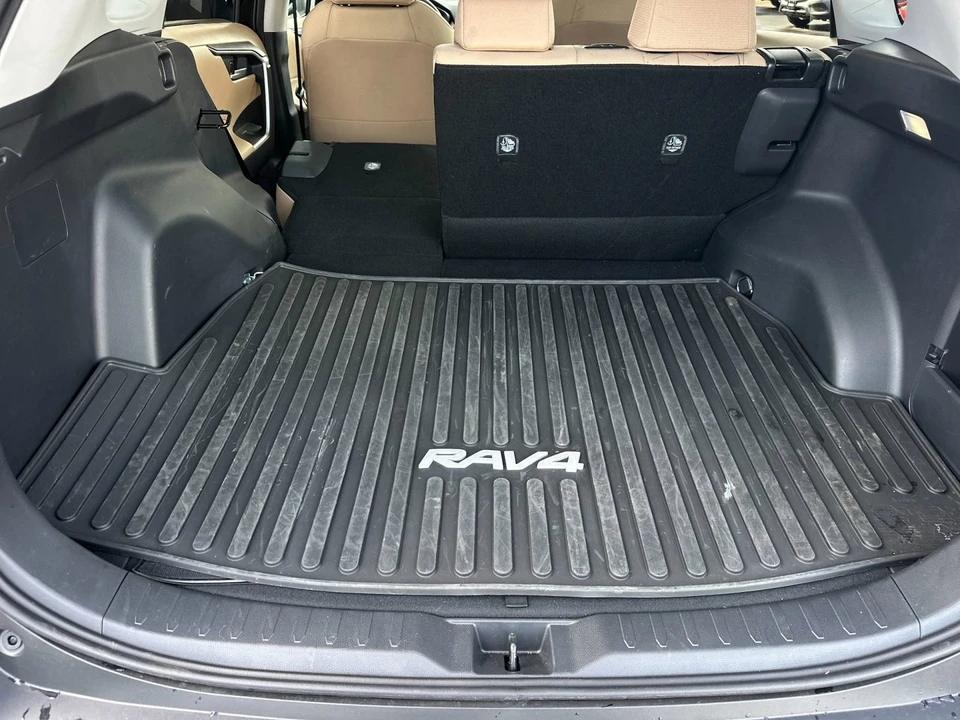 2025 Toyota RAV4 5th Gen - Image 16 of 31