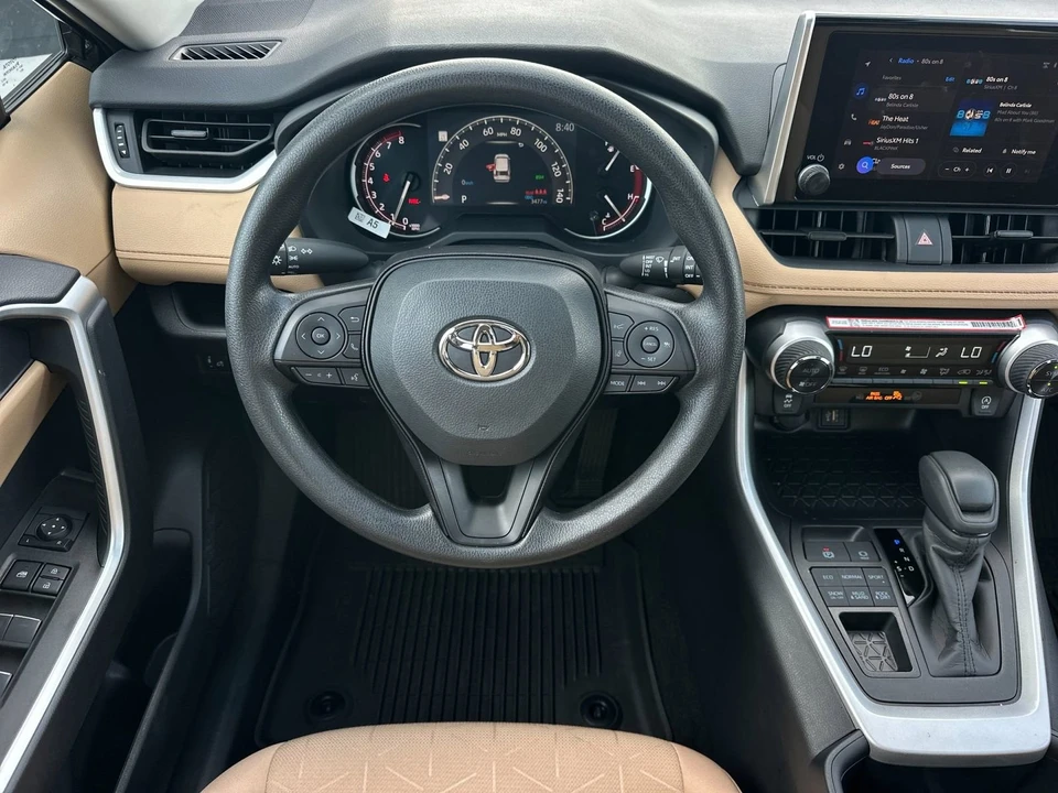 2025 Toyota RAV4 5th Gen - Image 15 of 31