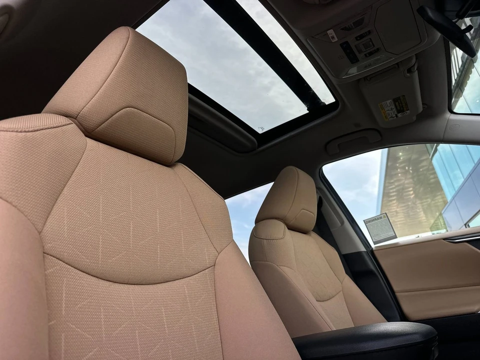 2025 Toyota RAV4 5th Gen - Image 18 of 31