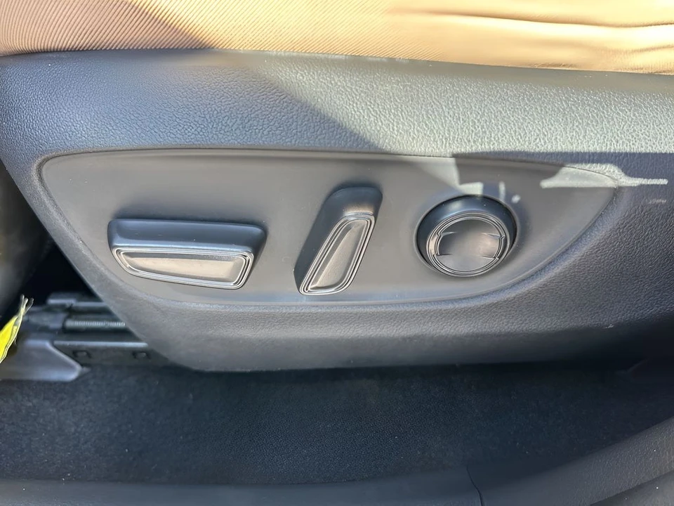 2025 Toyota RAV4 5th Gen - Image 10 of 21