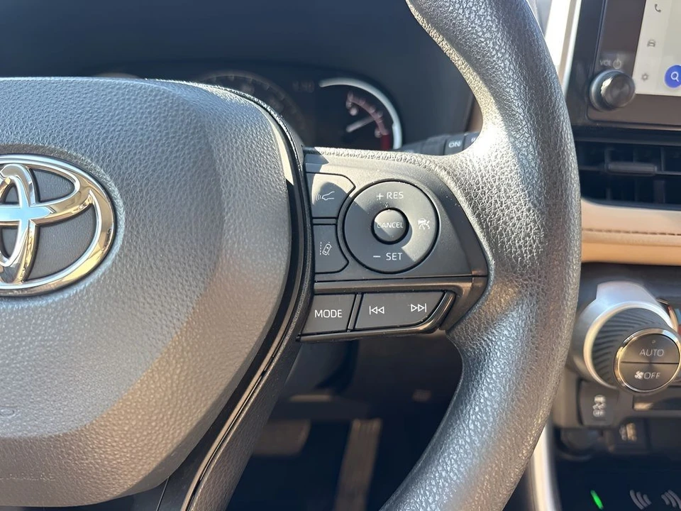 2025 Toyota RAV4 5th Gen - Image 15 of 21