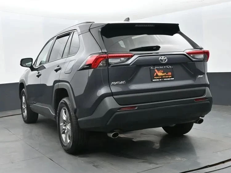 2025 Toyota RAV4 5th Gen - Image 9 of 12
