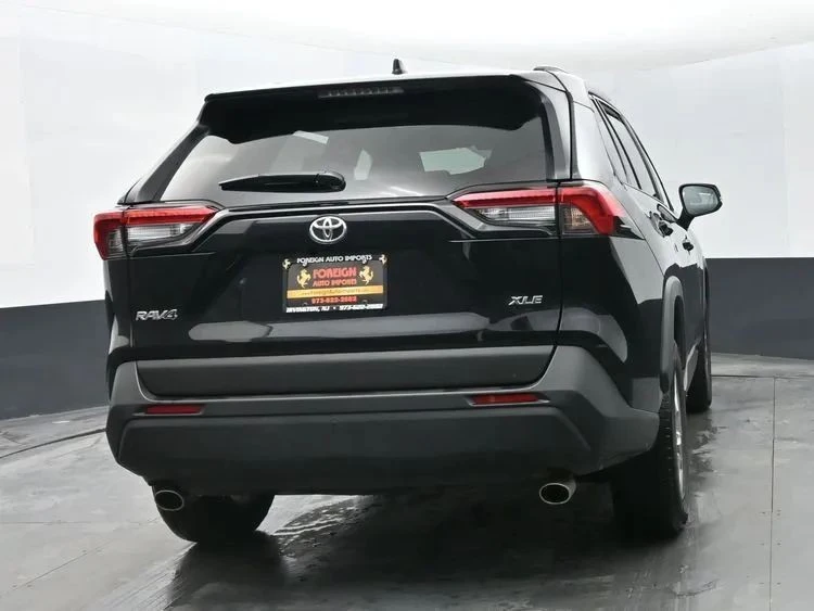 2025 Toyota RAV4 5th Gen - Image 8 of 12