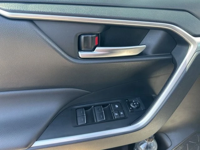2025 Toyota RAV4 5th Gen - Image 5 of 15
