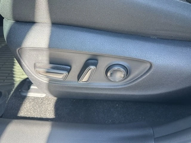 2025 Toyota RAV4 5th Gen - Image 7 of 15