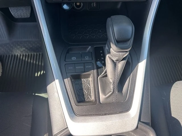 2025 Toyota RAV4 5th Gen - Image 13 of 15