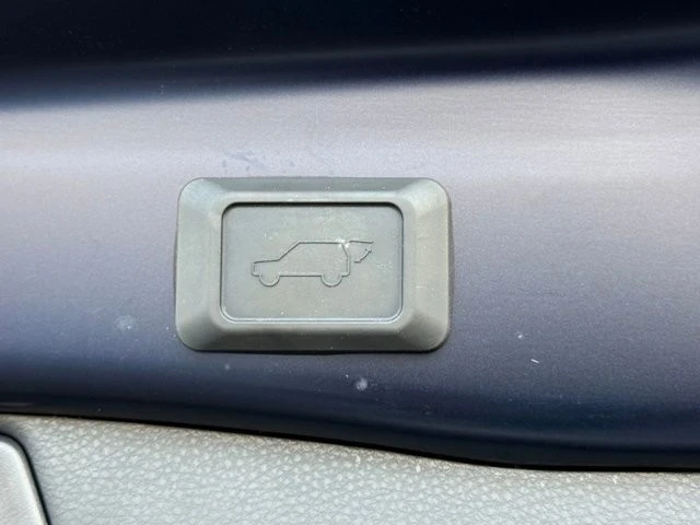 2025 Toyota RAV4 5th Gen - Image 17 of 21