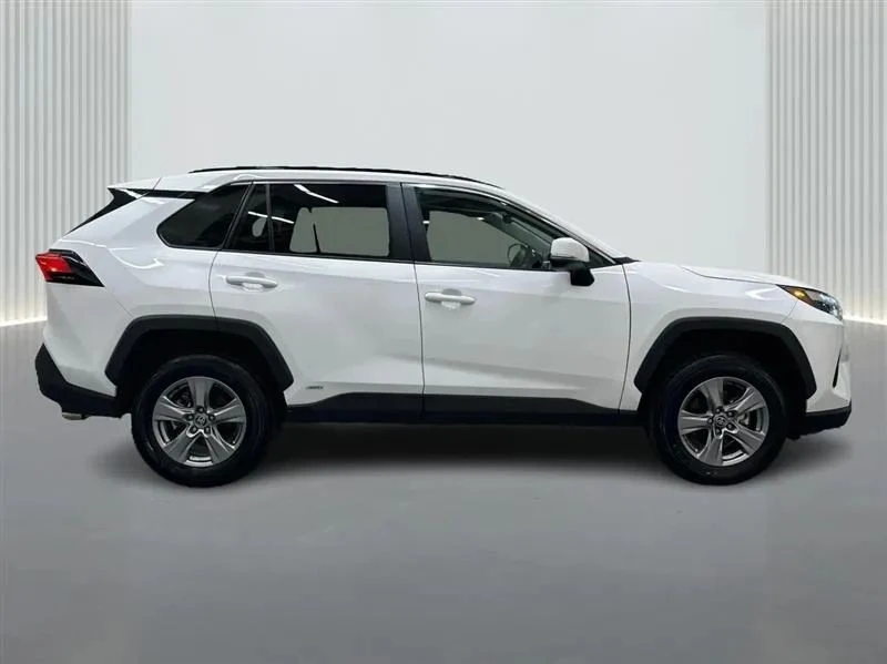 2025 Toyota RAV4 5th Gen - Image 6 of 8
