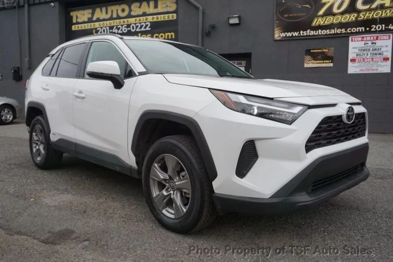 2025 Toyota RAV4 5th Gen - Image 9 of 12