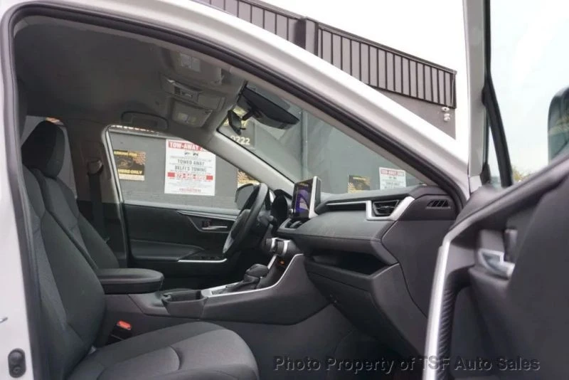 2025 Toyota RAV4 5th Gen - Image 11 of 12