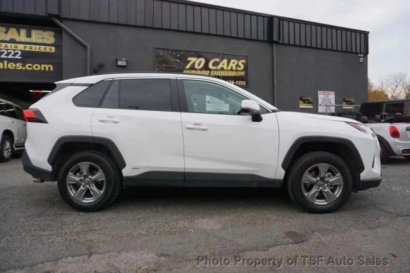 2025 Toyota RAV4 5th Gen - Image 8 of 12