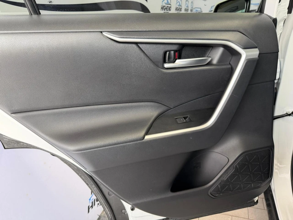 2025 Toyota RAV4 5th Gen - Image 17 of 21