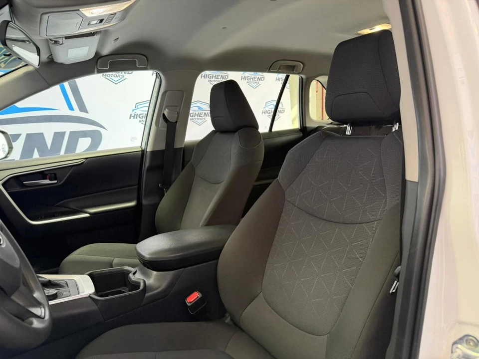 2025 Toyota RAV4 5th Gen - Image 16 of 21