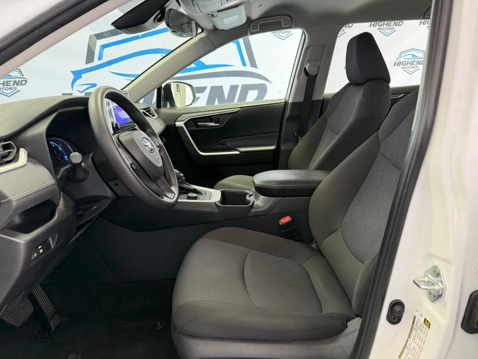 2025 Toyota RAV4 5th Gen - Image 15 of 21
