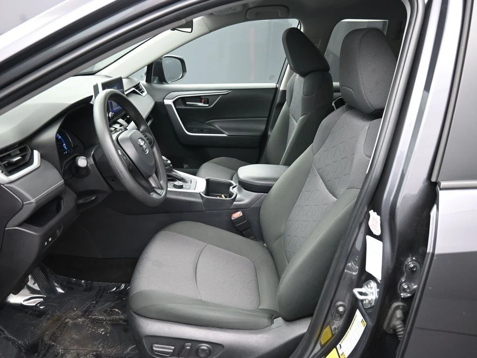 2025 Toyota RAV4 5th Gen - Image 18 of 21