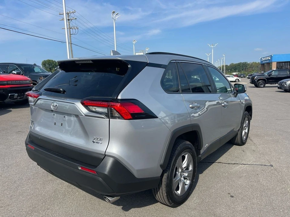 2025 Toyota RAV4 5th Gen - Image 5 of 12