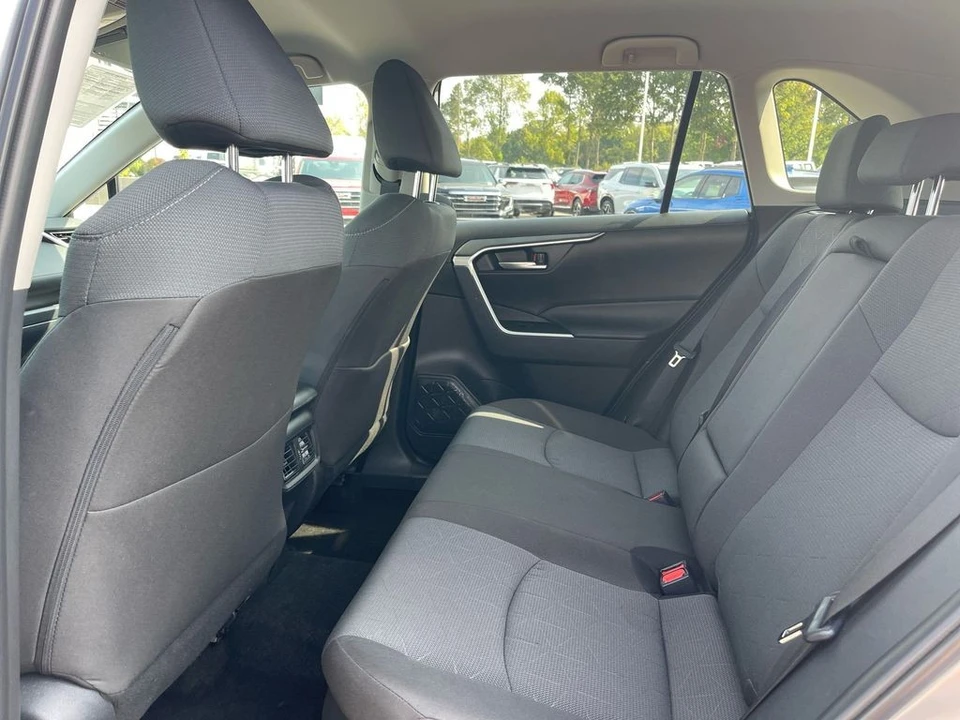 2025 Toyota RAV4 5th Gen - Image 11 of 12
