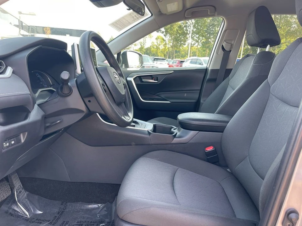 2025 Toyota RAV4 5th Gen - Image 9 of 12