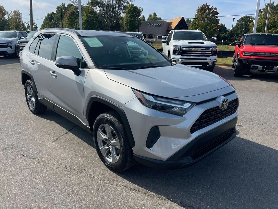 2025 Toyota RAV4 5th Gen - Image 7 of 12