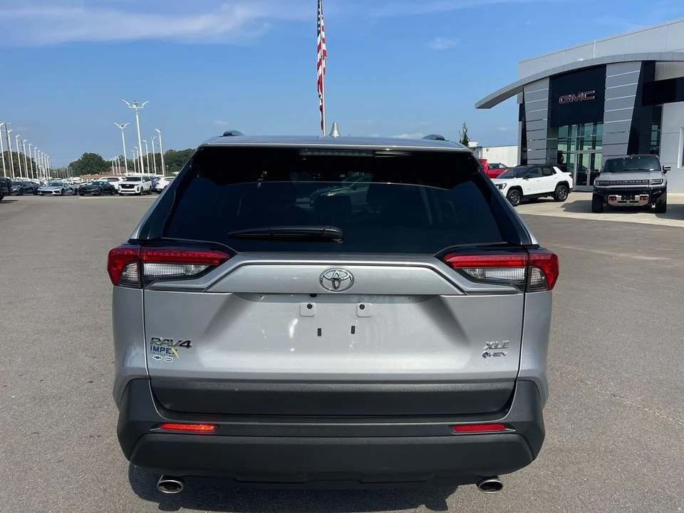 2025 Toyota RAV4 5th Gen - Image 4 of 12