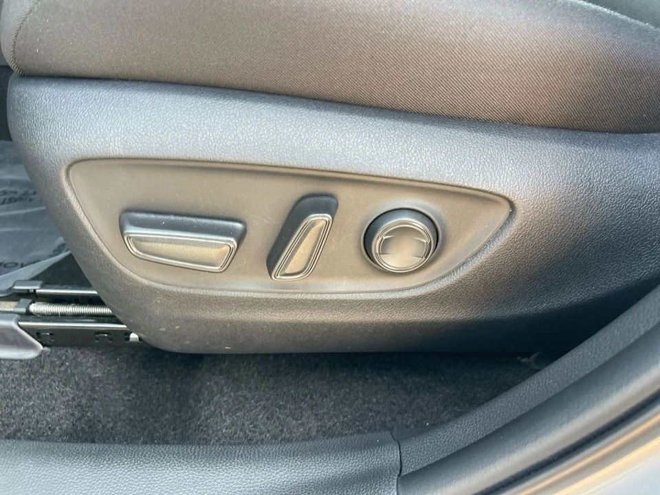 2025 Toyota RAV4 5th Gen - Image 10 of 12