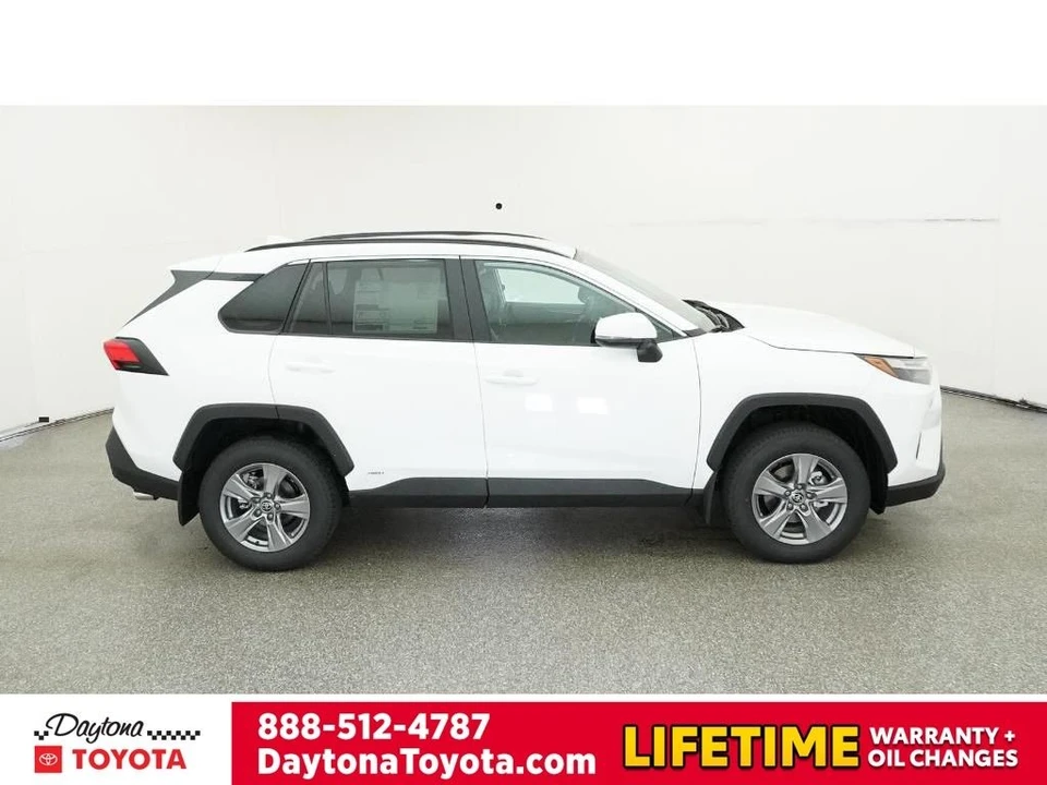 2025 Toyota RAV4 5th Gen - Image 11 of 12