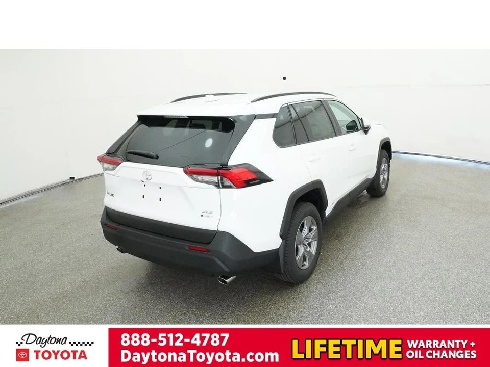 2025 Toyota RAV4 5th Gen - Image 8 of 12