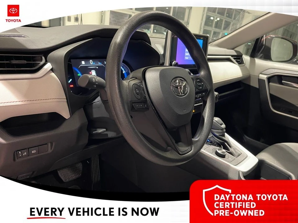 2025 Toyota RAV4 5th Gen - Image 6 of 10