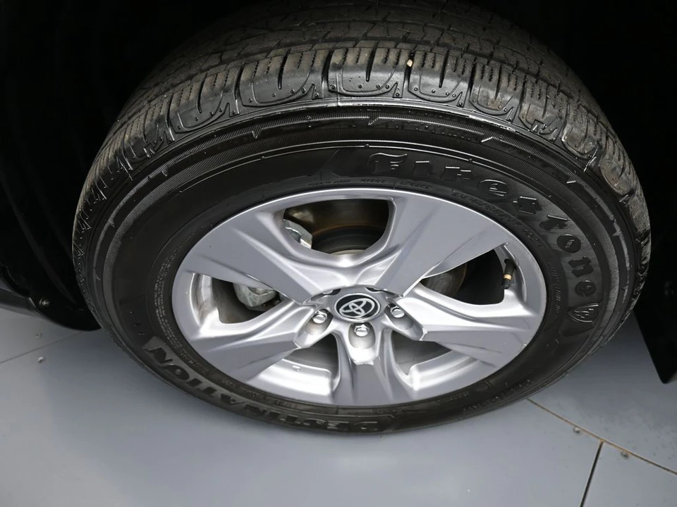 2025 Toyota RAV4 5th Gen - Image 14 of 21