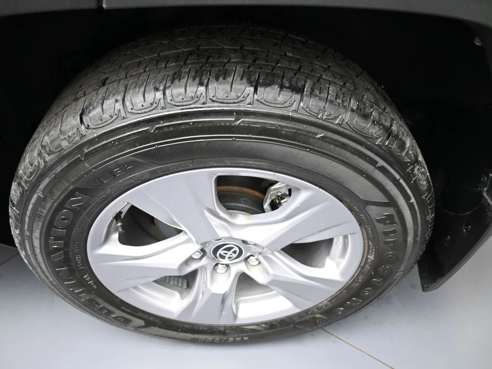 2025 Toyota RAV4 5th Gen - Image 15 of 21