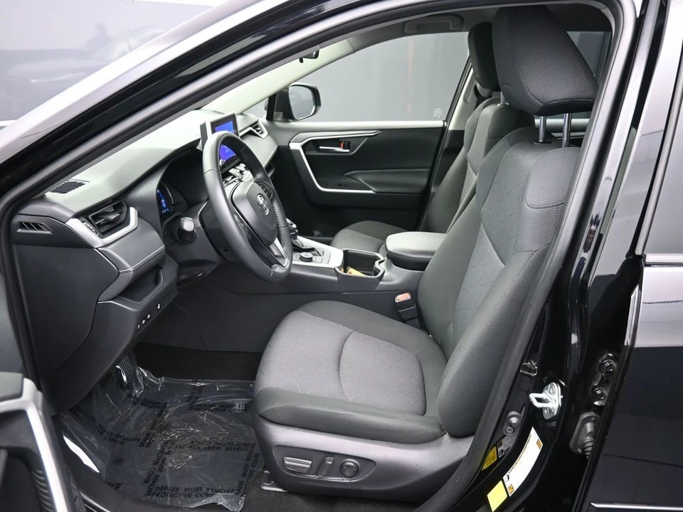 2025 Toyota RAV4 5th Gen - Image 18 of 21