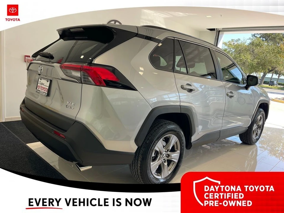 2025 Toyota RAV4 5th Gen - Image 8 of 12