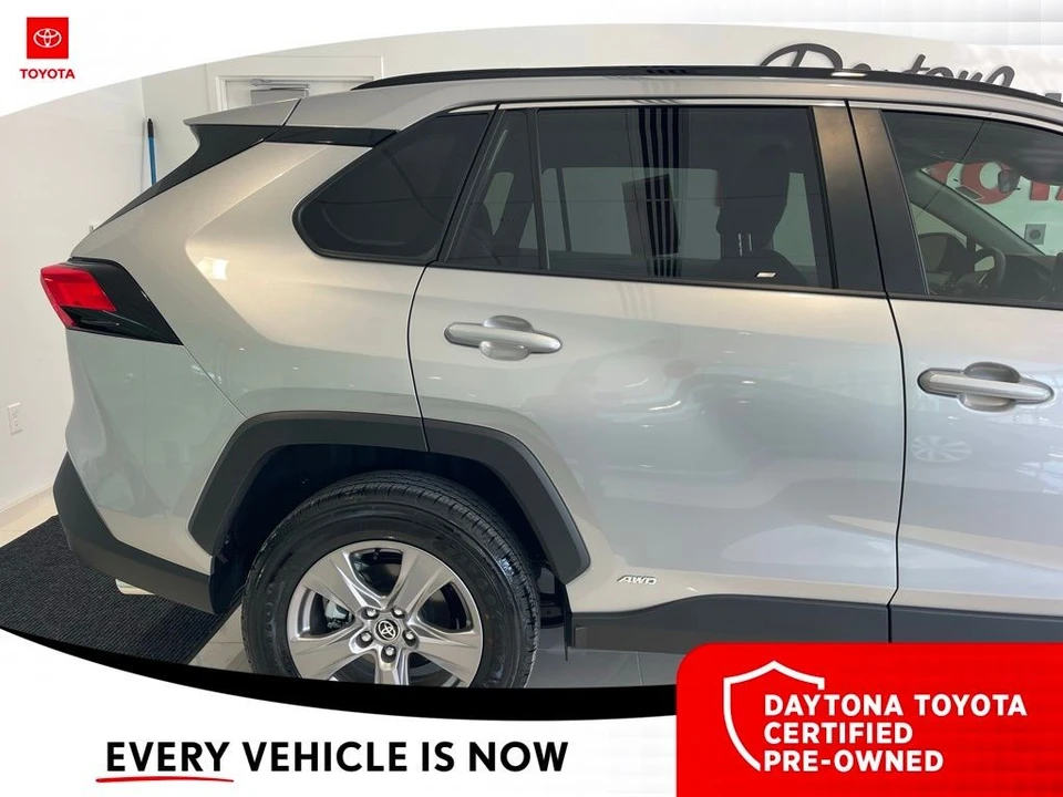 2025 Toyota RAV4 5th Gen - Image 6 of 12