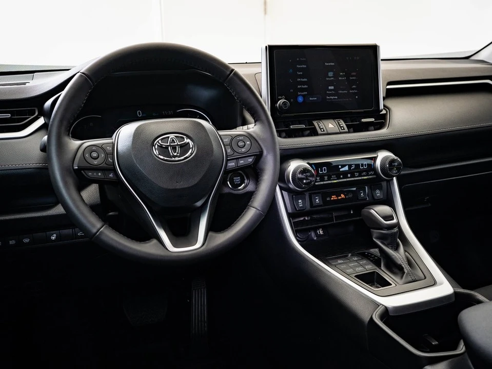 2025 Toyota RAV4 5th Gen - Image 4 of 21