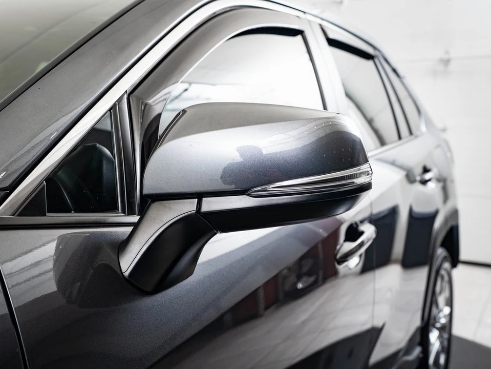 2025 Toyota RAV4 5th Gen - Image 15 of 21