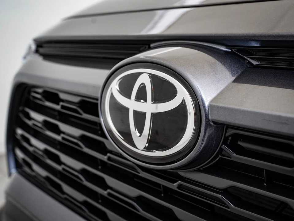 2025 Toyota RAV4 5th Gen - Image 3 of 21