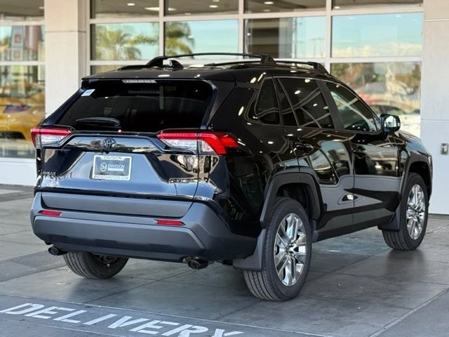 2025 Toyota RAV4 5th Gen - Image 11 of 12