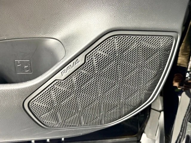 2025 Toyota RAV4 5th Gen - Image 19 of 21
